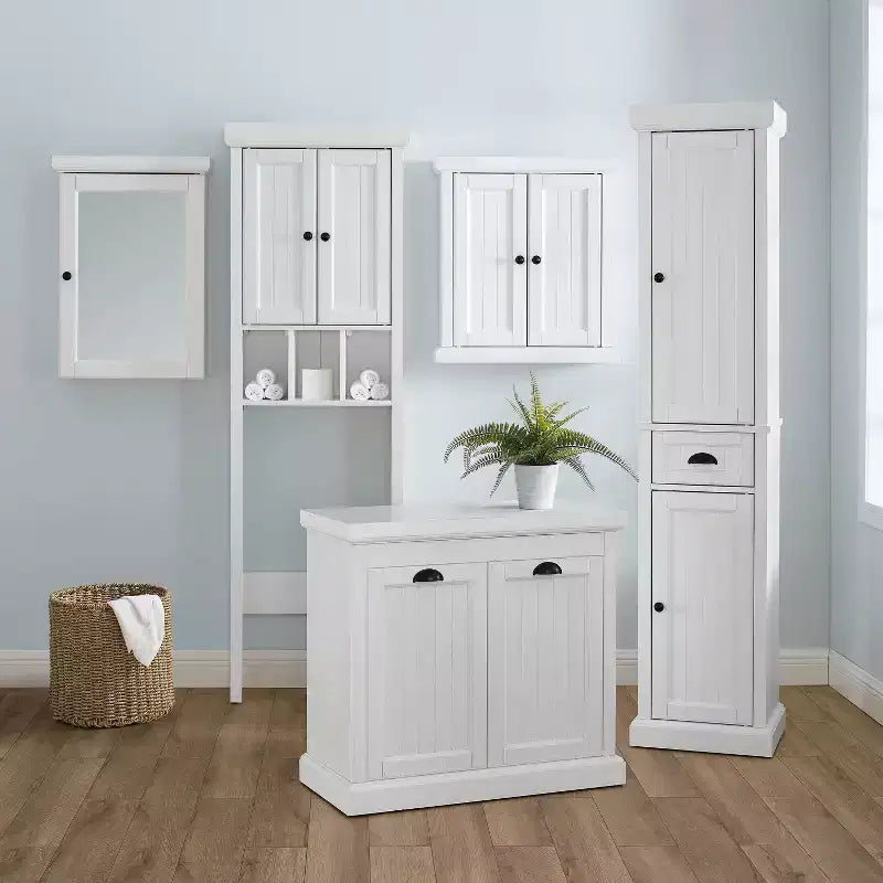 Armadietto Alto in Lino Bianco – Mobiletto Indipendente in MDF con 2 Ante, 1 Cassetto e 6 Ripiani