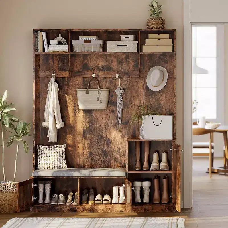 Mobile da ingresso 5-in-1 da 79" con panca, appendiabiti, 4 ganci, armadietti e mensole, Bianco rustico